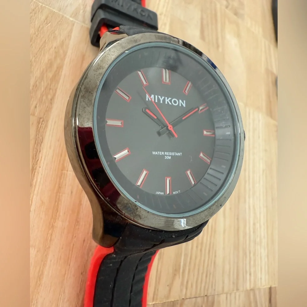 Miykon mens black and red casual watch NEW BATTERY